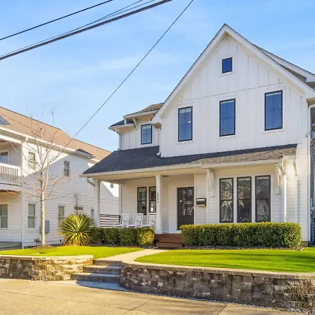 Holiday home Modern House By Downtown With Garage And Fenced-in Yard Nashville
