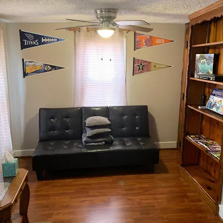 Holiday home Away From Mlnutes! To Broadway & Stadium