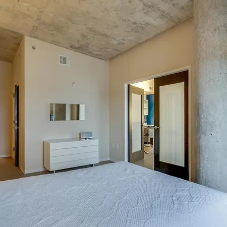 Floor Living 1br 30 Day Min With Rooftop Deck Nashville
