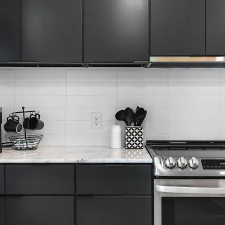 Riverfront Luxury - Walk To Downtown Broadway, Private Patio Holiday home *