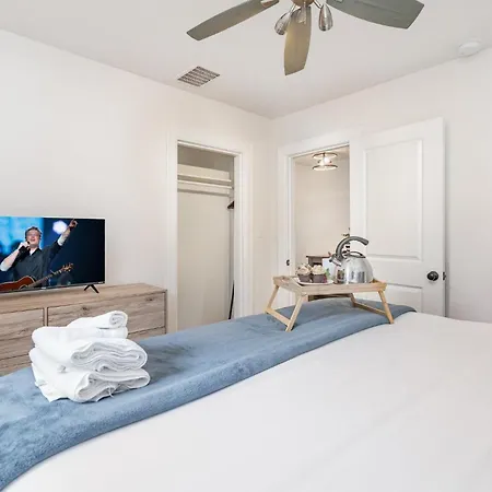 Chroma - 2 Units - Mins To Broadway & Germantown Holiday home