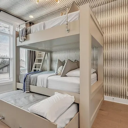 Holiday home Combined Townhome With 26 Beds - 2 Rooftops! Nashville
