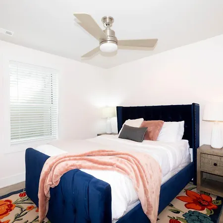 Modern Retreat 4 Bedroom 3 5 Ba Walk To East Nash Gems Holiday home