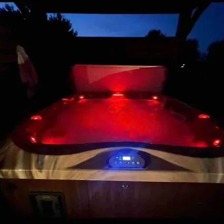 Hottub/karaoke-10m Dt-beg Your Parton? Dolly's Hm *