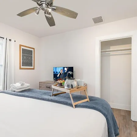 Holiday home Wisp-walk To Bars & Restaurants-mins To Broadway