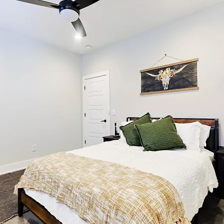 Holiday home Luxury Cowboy Speakeasy, Billiards 3min To Stadium Nashville