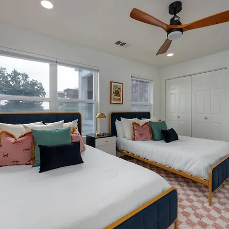 Holiday home Funky Town - Walkable To Attractions *