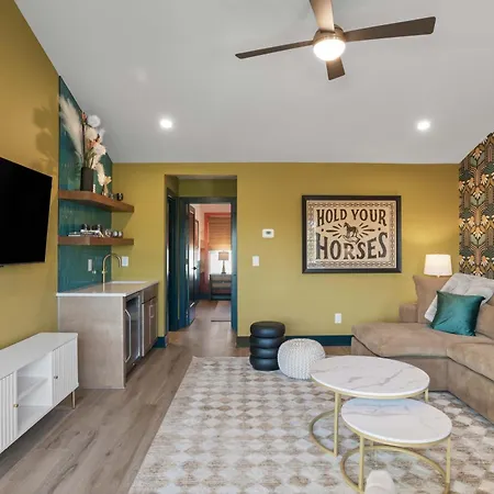 The Musgraves - Modern Music Row With Rooftop Holiday home *