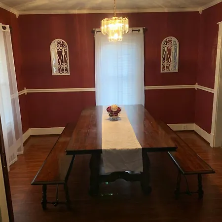 Away From Mlnutes! To Broadway & Stadium Holiday home