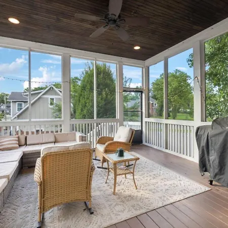 Holiday home Walk To 12 South And Restaurants With Garage And Golf Simulator