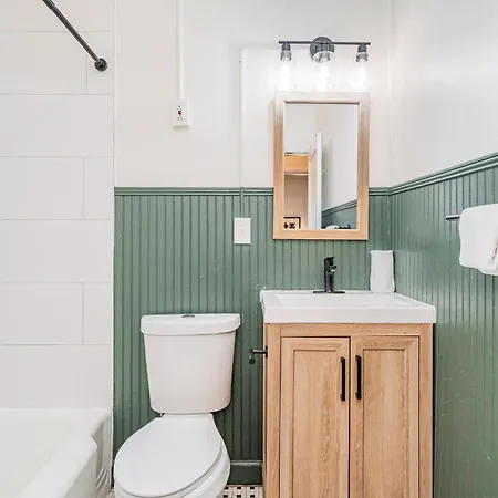 Chime - Minutes To Broadway & Germantown Holiday home *
