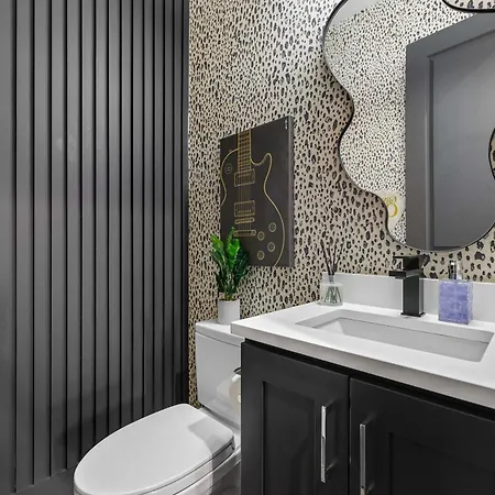 Holiday home Elegant Nash Karaoke Haven With Rooftop Fire Table Nashville