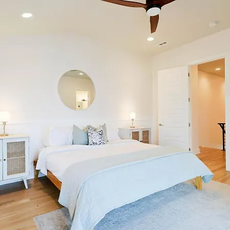 Holiday home Modern Retreat 4 Bedroom 3 5 Ba Walk To East Nash Gems