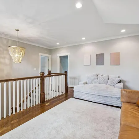 Holiday home Walk To 12 South And Restaurants With Garage And Golf Simulator *