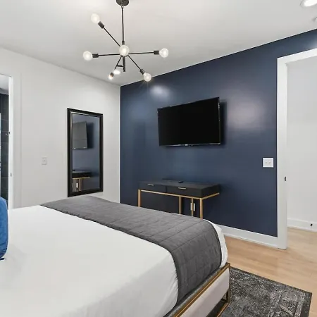 View Only 1 Mile To Downtown With Garage And Rooftop Holiday home Nashville
