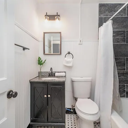 Holiday home Chroma - 2 Units - Mins To Broadway & Germantown Nashville