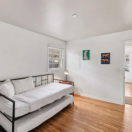 Cozy Gem In 12 South Holiday home
