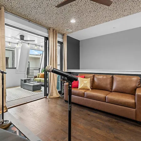 Holiday home Elegant Nash Karaoke Haven With Rooftop Fire Table *