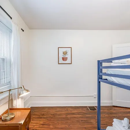 Flow - Sleeps 8 - Mins To Broadway And Germantown Holiday home