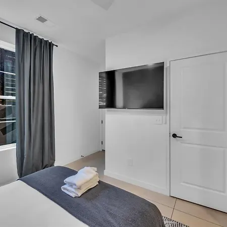 Stylish 5br Retreat W Rooftop Hot Tub * Nashville
