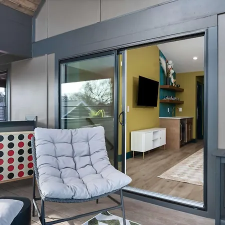 Holiday home The Musgraves - Modern Music Row With Rooftop