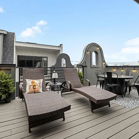Broadway Honky Tonk Haven With Karaoke Stage! Holiday home *