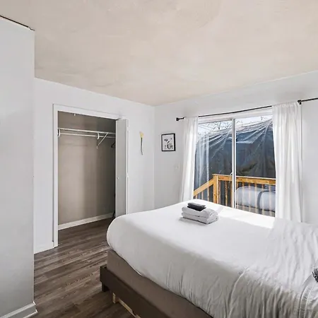 Cozy Gem In 12 South
