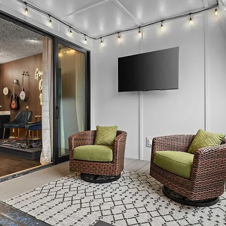 Elegant Nash Karaoke Haven With Rooftop Fire Table Holiday home Nashville