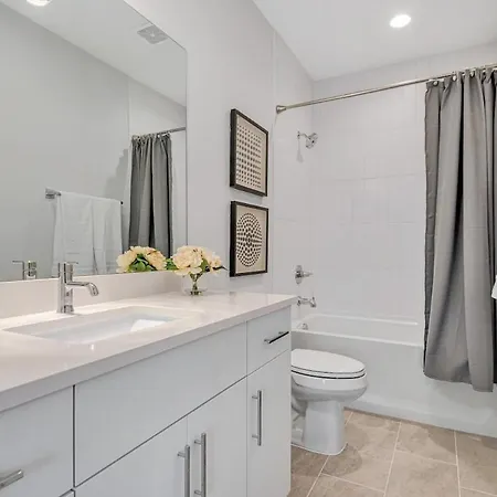 Combined Townhome With 26 Beds - 2 Rooftops! Holiday home *