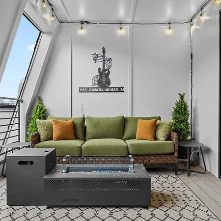 Holiday home Elegant Nash Karaoke Haven With Rooftop Fire Table *