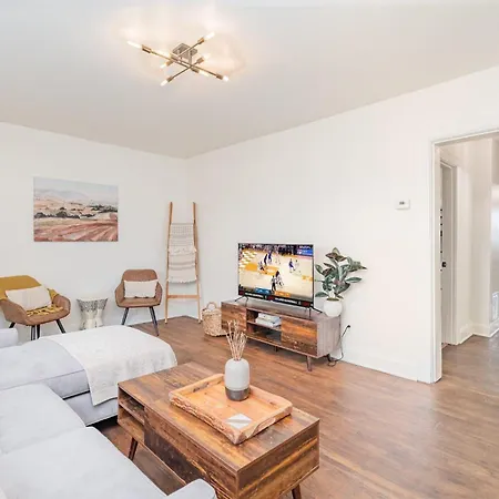 Chroma - 2 Units - Mins To Broadway & Germantown Holiday home