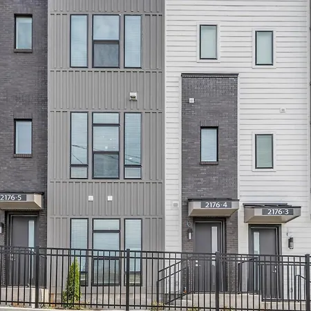 Holiday home Combined Townhome With 26 Beds - 2 Rooftops!