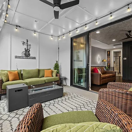 Elegant Nash Karaoke Haven With Rooftop Fire Table Holiday home Nashville