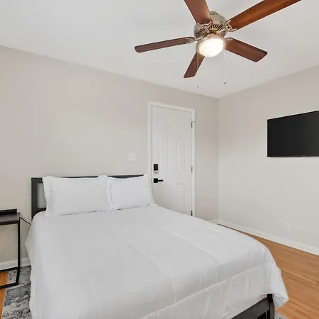Quiet Retreat Near Opryland & Airport Holiday home *