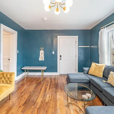 - 2 Units - Minutes To Broadway & Germantown Holiday home *