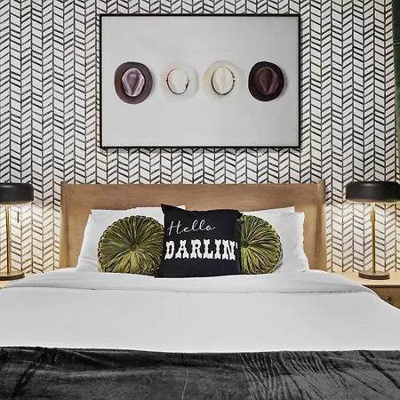 Elegant Nash Karaoke Haven With Rooftop Fire Table Holiday home Nashville