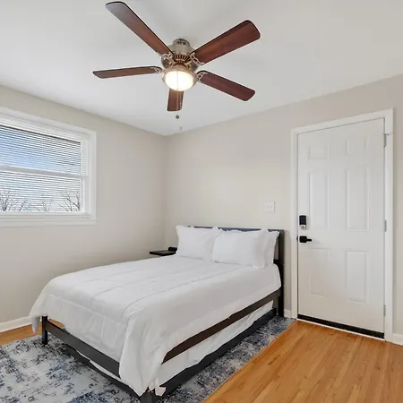 Quiet Retreat Near Opryland & Airport Holiday home *