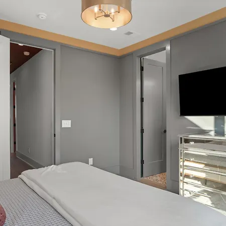 The Musgraves - Modern Music Row With Rooftop Holiday home *