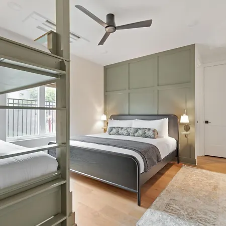 Holiday home The Elmwood & Ashford - 8br Weho Rooftops
