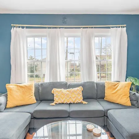Holiday home - 2 Units - Minutes To Broadway & Germantown