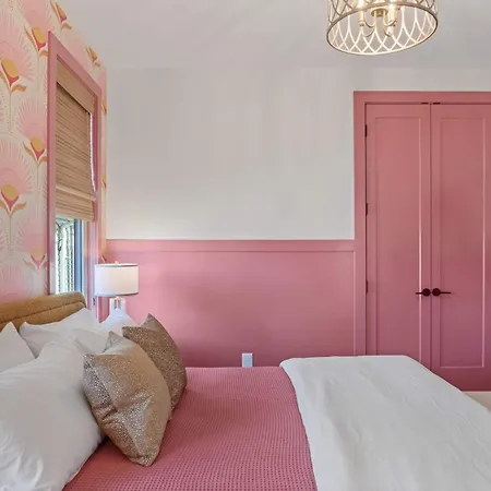 Holiday home The Musgraves - Modern Music Row With Rooftop *