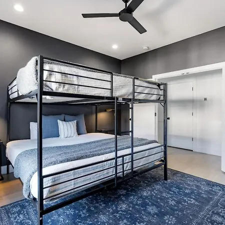 View Only 1 Mile To Downtown With Garage And Rooftop Holiday home *