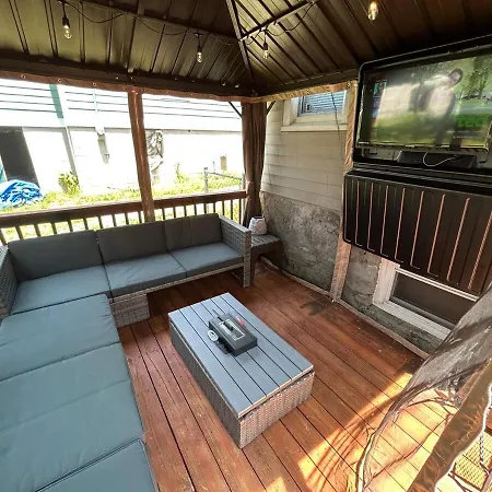 Away From Mlnutes! To Broadway & Stadium Holiday home *