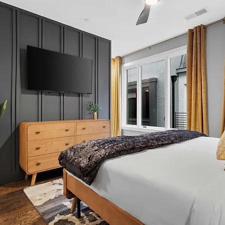 Elegant Nash Karaoke Haven With Rooftop Fire Table Holiday home *