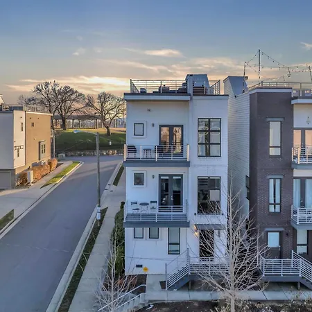 The Skyline Social - Retreat & Private Rooftop Nashville