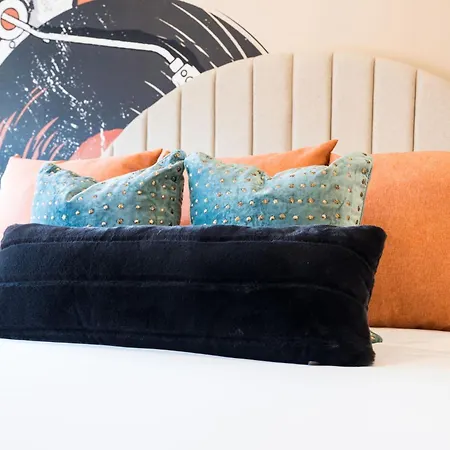 Funky Town - Walkable To Attractions Holiday home *