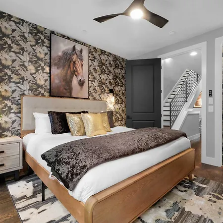 Elegant Nash Karaoke Haven With Rooftop Fire Table * Nashville