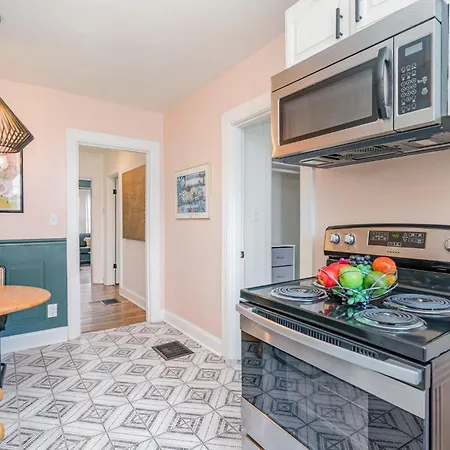 - 2 Units - Minutes To Broadway & Germantown *