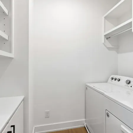 View Only 1 Mile To Downtown With Garage And Rooftop Holiday home *