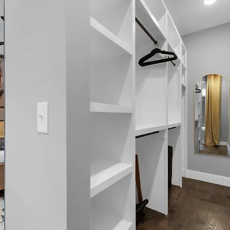 Elegant Nash Karaoke Haven With Rooftop Fire Table Holiday home